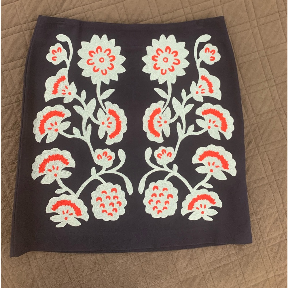Boden NWOT Navy Embroidered Skirt size 8